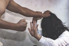 Τετραπλασιάστηκαν τα περιστατικά ενδοοικογενειακής βίας τον Απρίλιο