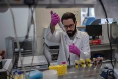 Διεθνής έρευνα αποκαλύπτει τις... 200 μεταλλάξεις του ιού