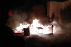 Σοβαρά επεισόδια στην Πέλλα: Έβαλαν φωτιά στο ξενοδοχείο που θα φιλοξενούσε μετανάστες