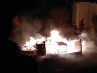 Φωτογραφία για Σοβαρά επεισόδια στην Πέλλα: Έβαλαν φωτιά στο ξενοδοχείο που θα φιλοξενούσε μετανάστες