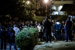 Αγία Παρασκευή: Σε αστυνομικό κλοιό η πλατεία - Συγκέντρωση παρά την απαγόρευση