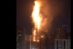 Ηνωμένα Αραβικά Εμιράτα: Τεράστια πυρκαγιά «καταλαμβάνει» ουρανοξύστη