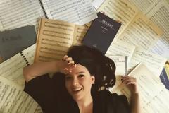 Σοπράνο σε καραντίνα: Η Δήμητρα Κωτίδου ζει στη Γερμανία σκέφτεται συνεχώς τον πατέρα της που εργάζεται σε ΜΕΘ στην Ελλάδα