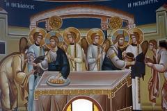 Στην Θεία Κοινωνία δεν χρησιμοποιούμε κουταλάκι αλλά «Αγία Λαβίδα», δεν χρησιμοποιούμε ποτήρι αλλά «Άγιο Ποτήριο». Αυτό είναι που κάνει τη διαφορά!