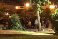 Σε επιφυλακή η ΕΛ.ΑΣ για τις πλατείες: Γεμάτη πάλι η Βαρνάβα στο Παγκράτι - Δείτε εικόνες από την Κηφισιά ως την Κυψέλη