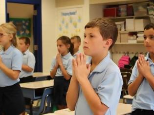 Φωτογραφία για Εντός των αιθουσών η πρωινή προσευχή στα σχολεία - Προβληματισμός για πιθανή σιωπηρή κατάργησή της