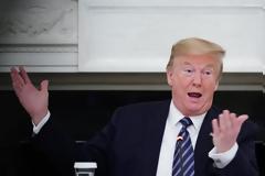 Τραμπ-Εμβόλιο κορωνοϊού: Ο ιός θα εξαφανιστεί χωρίς αυτό