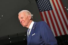 Τζο Μπάιντεν: Η πρώην συνεργάτιδά του περιγραφεί καρέ-καρέ την σεξουαλική του επίθεση