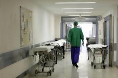 Το «ευχαριστώ» στους γιατρούς μένει στο… χειροκρότημα