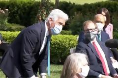 ΗΠΑ: Συναδελφικά... μαχαιρώματα μεταξύ δημοσιογράφων στον Λευκό Οίκο