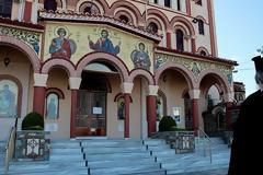 Ανοίγουν οι εκκλησίες για λειτουργίες και τελετές