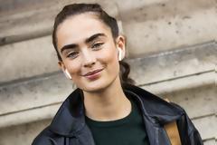 Κι όμως, μπορείς να κάνεις τα φρύδια να δείχνουν πιο γεμάτα με το τσιμπιδάκι