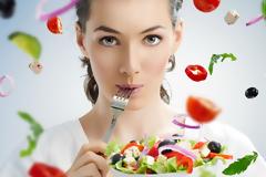 Χορτοφάγοι και Vegan: Ποιοι πίνουν γάλα και ποιοι τρώνε θαλασσινά