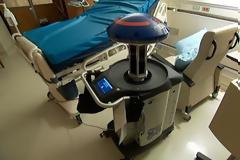 Ιαπωνικό ρομπότ σκοτώνει τον κοροναϊό με υπεριώδη ακτινοβολία σε μόλις δύο λεπτά