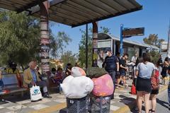 Ρομά έκαναν χαμό για να μπουν σε λεωφορείο στο Ελληνικό -