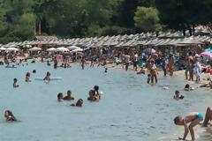 Το Σαββατοκύριακο ανοίγουν οι οργανωμένες παραλίες