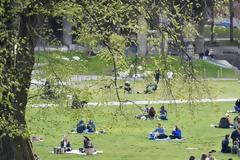 «Καταρρέει» το σουηδικό μοντέλο για τον κορωνοϊό: Αρνητικό ρεκόρ με 147 νέους θανάτους