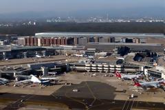 Αμερικανός παρέστησε τον υπάλληλο αεροδρομίου και πήγε στη Γερμανία για να δει τη… σύντροφό του