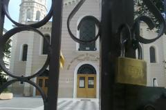 Βάλθηκαν νά μᾶς ξεβαφτίσουν!