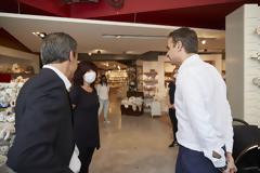 Την οδό Ερμού επισκέφθηκε το πρωί ο Πρωθυπουργός Κυριάκος Μητσοτάκης