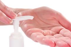 Πόση ώρα κρατά το απολυμαντικό στα χέρια μας