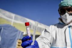 Ένα λεπτό ομιλίας γεννά πάνω από 1.000 σταγονίδια - Μένουν στον αέρα τουλαχιστον οκτώ λεπτά