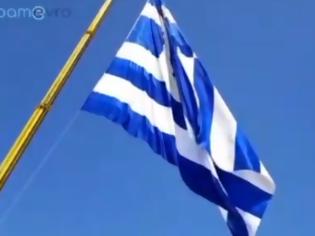 Φωτογραφία για Αλεξανδρούπολη: Ύψωσαν τη μεγαλύτερη ελληνική σημαία επιφάνειας 600 τ.μ.