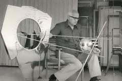 Γιώργος Ζογγολόπουλος Ένα από τα γλυπτά του βρίσκεται στην πλατεία Ομονοίας.