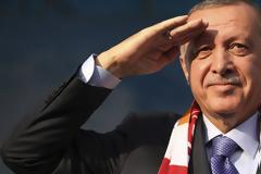 Εμείς τι κάνουμε....μάλλον πετάμε αετό...