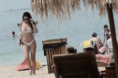 Χαμός στις παραλίες και σήμερα - Με πετσέτες, αντηλιακά και... αντισηπτικά οι λουόμενοι