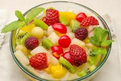 Αδυνατίστε τρώγοντας και πίνοντας σωστά. Τι προσέχουμε στη διατροφή μας, με την ζέστη