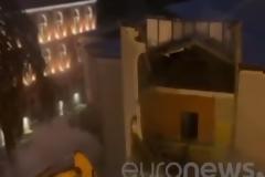 Τίρανα: Ξύλο και προσαγωγές με φόντο την κατεδάφιση του Εθνικού Θεάτρου