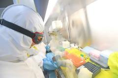 Πώς γίνεται η εξέταση για τον κοροναϊό; Ποιοι πρέπει να την κάνουν; Πόσο κοστίζει;