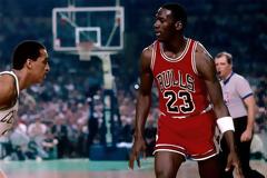 Ο Μάικλ Τζόρνταν πουλάει ακόμα: Φορεμένα, υπογεγραμμένα «Air Jordan»... έπιασαν 560.000 δολάρια σε δημοπρασία!