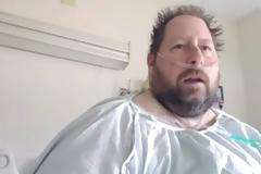 Έλεγε ότι ο κοροναϊός είναι ψέμα. Νόσησε μαζί με τη σύζυγό του βαριά και άλλαξε στάση