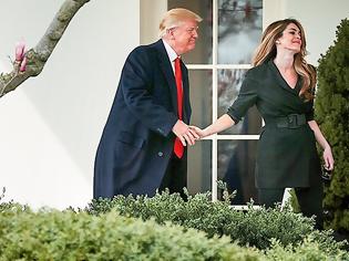 Φωτογραφία για Ντόναλντ Τραμπ: Γιατί κάνει «πασαρέλα» τον Λευκό Οίκο και επιλέγει μοντέλα για εκπροσώπους;