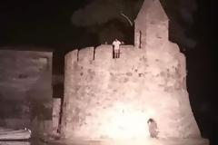 Ναύπακτος: 17χρονος έπεσε από τον Φάρο και τραυματίστηκε σοβαρά