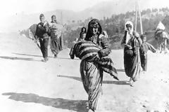 Οἱ ἡρωικές και ἅγιες ψυχές τῶν Ρωμιῶν τοῦ Πόντου πάντοτε κουβαλοῦσαν τα δύο στοιχεία τῆς ὑπάρξεώς τους: το σῶμα, το χῶμα τους: