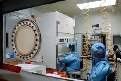 Οι Κινέζοι αφήνουν υπόνοιες ότι ξέφυγε από εργαστήριο του αμερικανικού στρατού