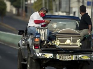Φωτογραφία για Νικαράγουα: Καταγγελίες για «ταφές εξπρές» ώστε να συγκαλυφθεί η αλήθεια για τα κρούσματα