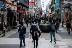 Η Σουηδία κράτησε ανοικτά τα περισσότερα σχολεία, τα εστιατόρια και τις επιχειρήσεις κατά τη διάρκεια της πανδημίας....καταγράφει τον μεγαλύτερο κατά κεφαλήν αριθμό θανάτων στην Ευρώπη