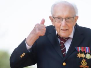 Φωτογραφία για Γεννημένος ήρωας: «Ιππότης» ο 100χρονος που συγκέντρωσε 32 εκατ. λίρες για το NHS