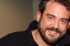 Ο Πυγμαλίων Δαδακαρίδης εξομολογείται – «Μου κόστισε πάρα πολύ ο χαμός του Σάκη Μπουλα»