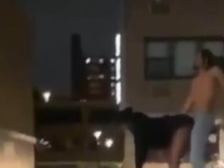 Φωτογραφία για Νέα Υόρκη: Έρευνα για έξαλλο street party με αλκοόλ και... twerking στο Μπρούκλιν