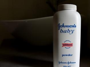 Φωτογραφία για Johnson & Johnson σταματά σταδιακά να πουλά σκόνη για μωρά με ταλκ σε ΗΠΑ και Καναδά