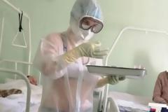 Νοσοκόμα εμφανίστηκε με εσώρουχα κάτω από την προστατευτική στολή!