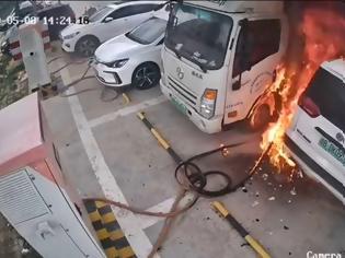 Φωτογραφία για Ηλεκτρικό έπιασε φωτιά κατά τη φόρτιση (video)