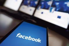 Ολλανδία: Γιαγιά πρέπει να κατεβάσει τις φωτογραφίες των εγγονιών της από το Facebook..