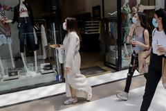 Τι δείχνουν τα επιδημιολογικά δεδομένα για το φύλο και την ηλικία όσων μολύνθηκαν