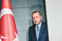 Ο άνθρωπος του προέδρου: Πώς ένας κοινός κακοποιός «αθώωσε» τον Ερντογάν για τη μεταφορά όπλων στους τζιχαντιστές